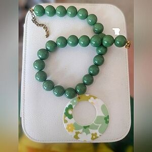 Groovy retro flower necklace!
